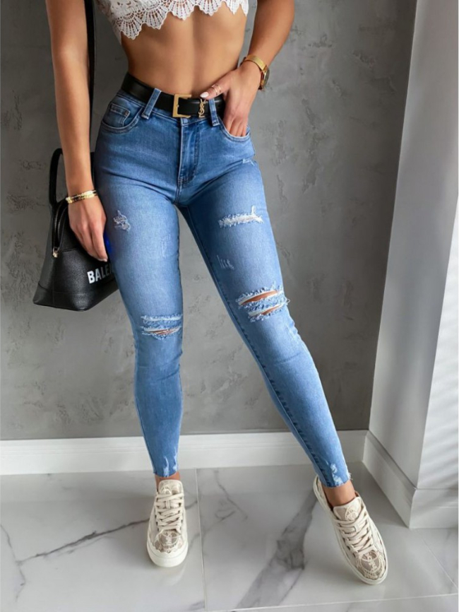 Ripped Mid Rise Skinny jeans