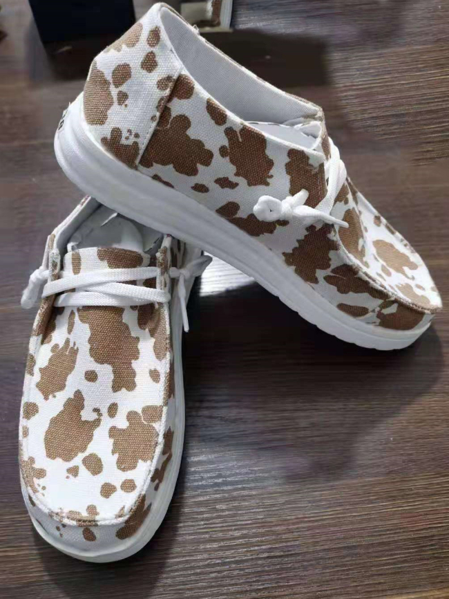 Spotted contrast canvas shoes