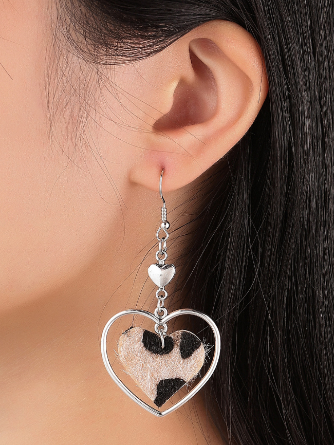 Heart-shaped hollow earrings