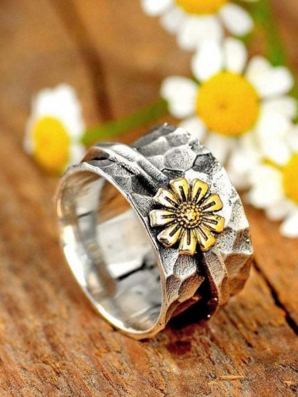 Wholesale Daisy Creative Turnable Engraved Ring