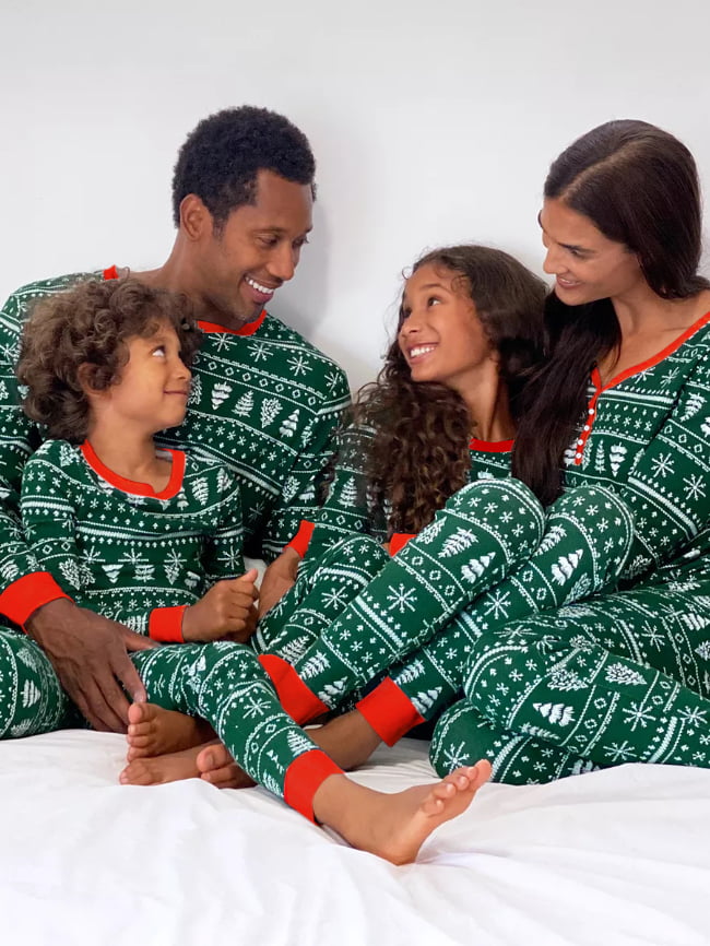 Moms Christmas Tree And Snowflake Print Pajama Set 2
