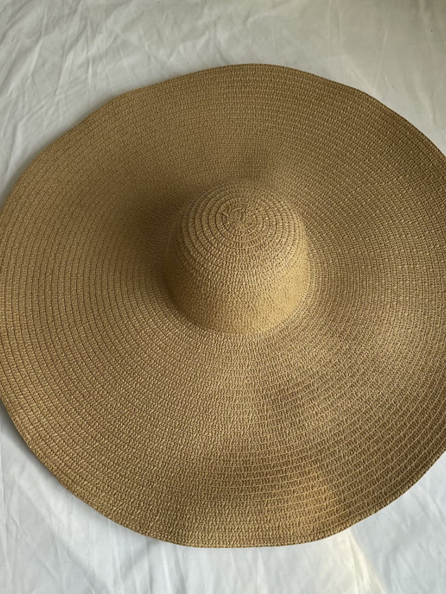 Solid color oversized straw hat 2